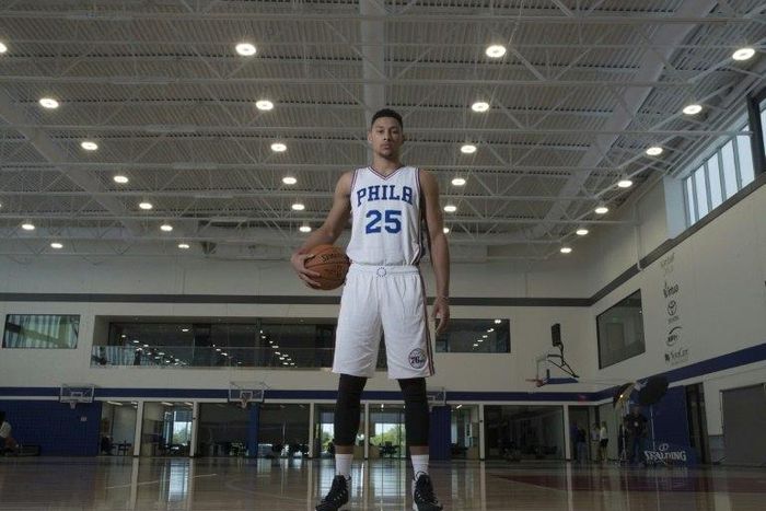 Top NBA draft pick Ben Simmons fractured the fifth metatarsal of his right foot during the final day of pre-season training camp with the Philadelphia 76ers in September