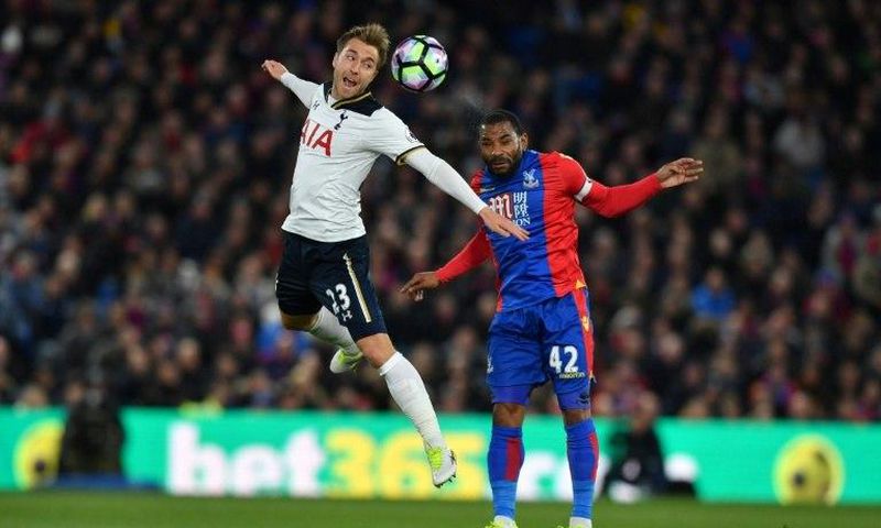Tottenham Hotspur's Christian Eriksen (L) heads the ball away from Crystal Palace's Jason Puncheon during the match at Selhurst Park in south London on April 26, 2017