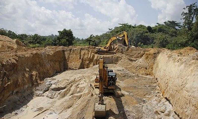 ___6536263___https:______static.pulse.com.gh___webservice___escenic___binary___6536263___2017___4___16___8___Stolen_Excavator