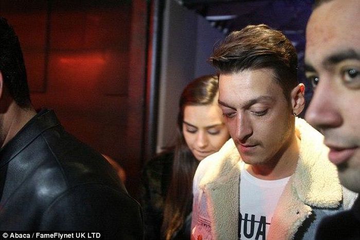 ___6264426___https:______static.pulse.com.gh___webservice___escenic___binary___6264426___2017___2___22___14___Ozil+Gulse+2