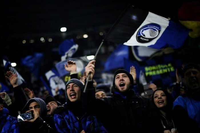 Atalanta's supporters have a reason to cheer after a 2-1 win over Empoli that ended the team's three-game winless run on December 20, 2016