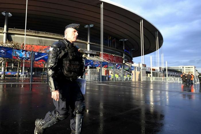___5053742___https:______static.pulse.com.gh___webservice___escenic___binary___5053742___2016___5___19___18___stadedefrance-cropped_15jb34akiiykf17amr08y7y227