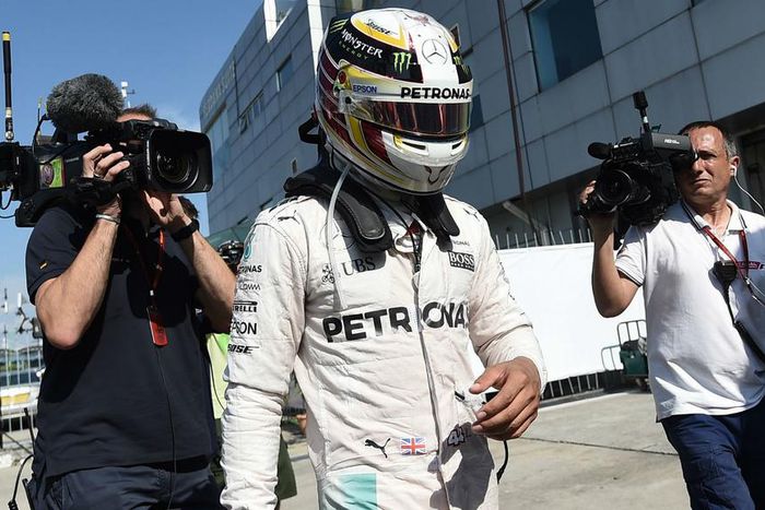 ___5557001___https:______static.pulse.com.gh___webservice___escenic___binary___5557001___2016___10___2___16___lewishamilton-cropped_yjhwz4gpy5ck19xyi8nng6kkg