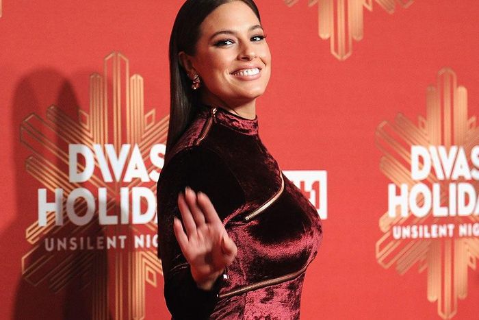 ___5977404___https:______static.pulse.com.gh___webservice___escenic___binary___5977404___2016___12___31___21___ashley-graham