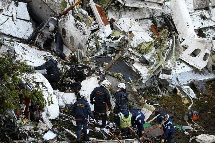 Rescue teams work in the recovery of the bodies of victims of the LAMIA airlines charter that crashed in the mountains of Cerro Gordo, Colombia, on November 29, 2016 carrying members of the Brazilian football team Chapecoense Real
