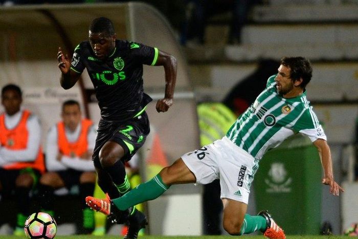 Joel Campbell on the ball for Sporting against Rio Ave in Vila do Conde on September 18, 2016