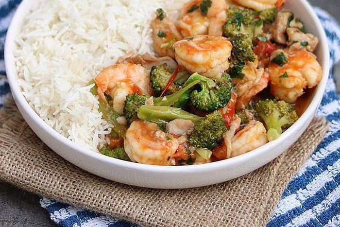 broccoli prawn sauce and rice (Foodace)