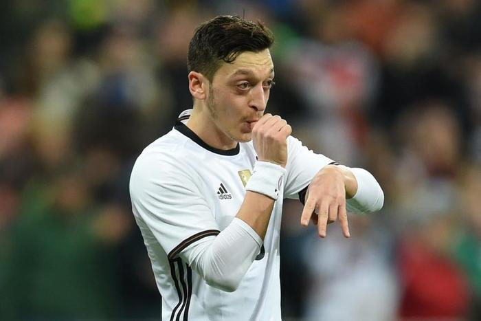 ___5046016___https:______static.pulse.com.gh___webservice___escenic___binary___5046016___2016___5___17___21___mesut-ozil-cropped_104czdq7n4w4d1f0ugvhze56ka