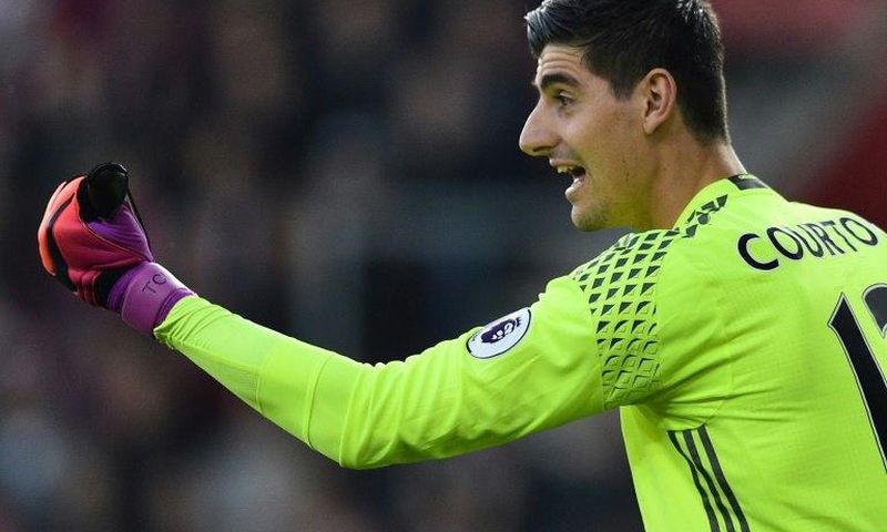 Chelsea's goalkeeper Thibaut Courtois sets his wall to defend a free kick on October 30, 2016