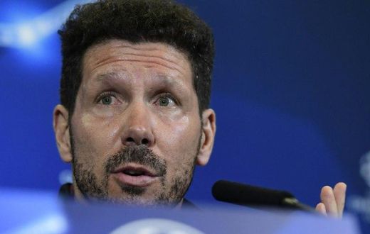 Atletico Madrid's coach Diego Simeone attends a press conference at the Vicente Calderon stadium in Madrid on November 22, 2016