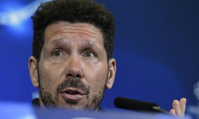 Atletico Madrid's coach Diego Simeone attends a press conference at the Vicente Calderon stadium in Madrid on November 22, 2016