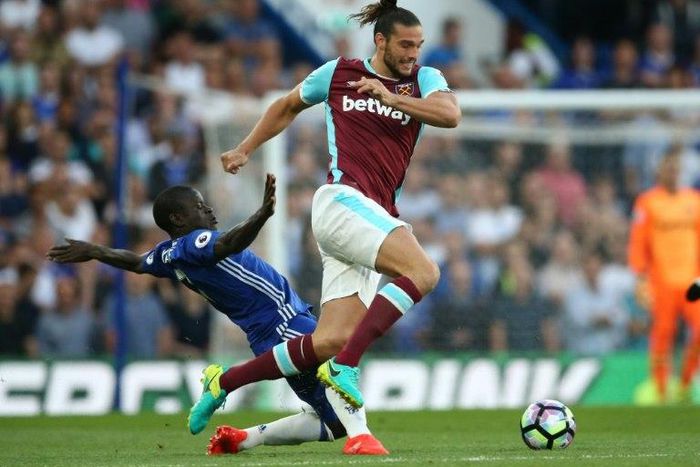 West Ham striker Andy Carroll (R) is tackled by Chelsea's midfielder N'Golo Kante during the English Premier League match at Stamford Bridge in London on August 15, 2016