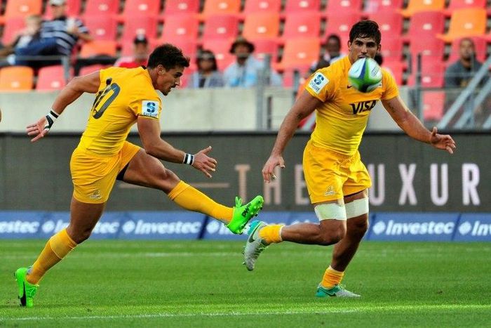 Argentina's Jaguares fly-half Joaquin Diaz Bonilla (L) kicks the ball during the Super XV rugby match between South African Southern Kings and Argentina’s Jaguares at the Nelson Mandela Nay rugby stadium on February 25, 2017 in Port Elizabeth
