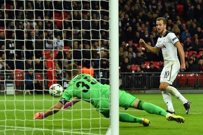 Tottenham Hotspur's striker Harry Kane (R) scores past CSKA Moscow's goalkeeper Igor Akinfeev as Spurs take a 2-1 lead during the UEFA Champions League group E football match between Tottenham Hotspur and CSKA Moscow on December 7, 2016