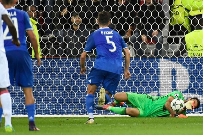 ___5625959___https:______static.pulse.com.gh___webservice___escenic___binary___5625959___2016___10___19___12___gianluigibuffon-cropped_1qp80zxnss86n1mvkxzsdyzwuw_1