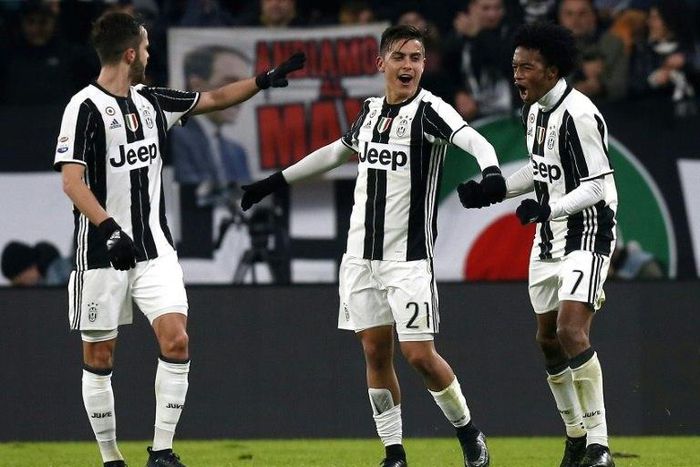 Juventus' midfielder Juan Cuadrado (L) celebrates with teammates forward Paulo Dybala (C) and midfielder Miralem Pjanic (L) after scoring a goal during the Italian Serie A football match between Juventus and Inter Milan on February 5, 2017