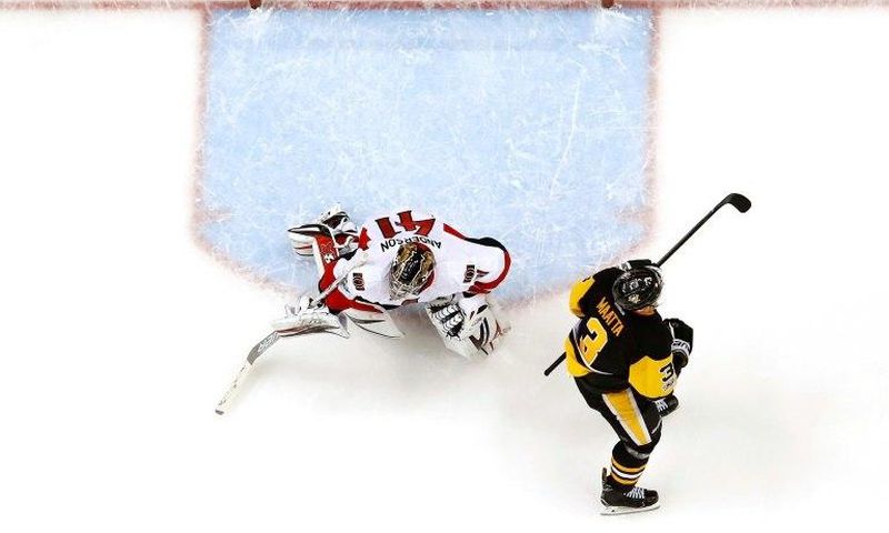 Phil Kessel scores the only goal as the Pittsburgh Penguins beeat the Ottowa Senators at the PGG Paints Arena