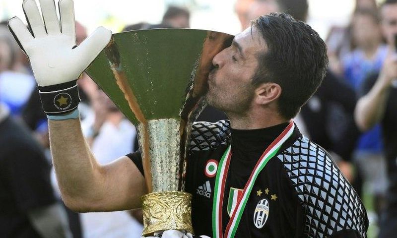 Juventus' goalkeeper from Italy Gianluigi Buffon kisses the trophy after winning the Italian Serie A football match Juventus vs Crotone and the "Scudetto" at the Juventus Stadium in Turin on May 21, 2017
