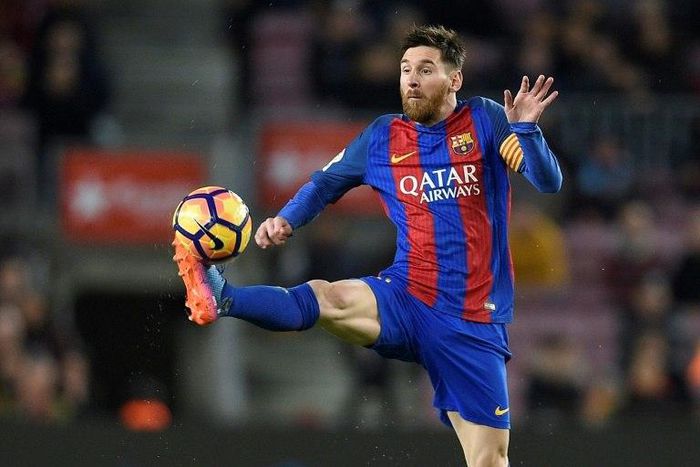 Barcelona's Lionel Messi controls the ball during the Spanish league match against Sporting Gijon on March 1, 2017