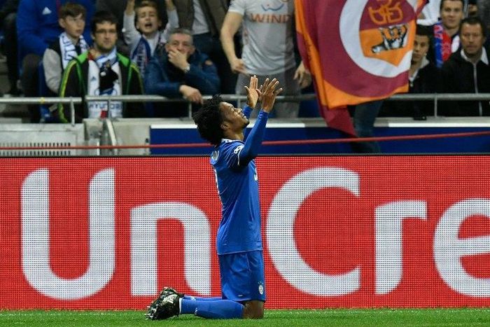 Juventus' Juan Cuadrado celebrates after scoring a goal against Olympique Lyonnais on October 18, 2016 in Decines-Charpieu near Lyon, southeastern France
