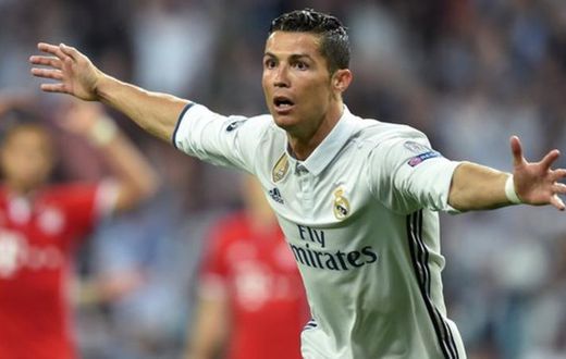 ___6548016___https:______static.pulse.com.gh___webservice___escenic___binary___6548016___2017___4___18___23____95695652_ronaldo