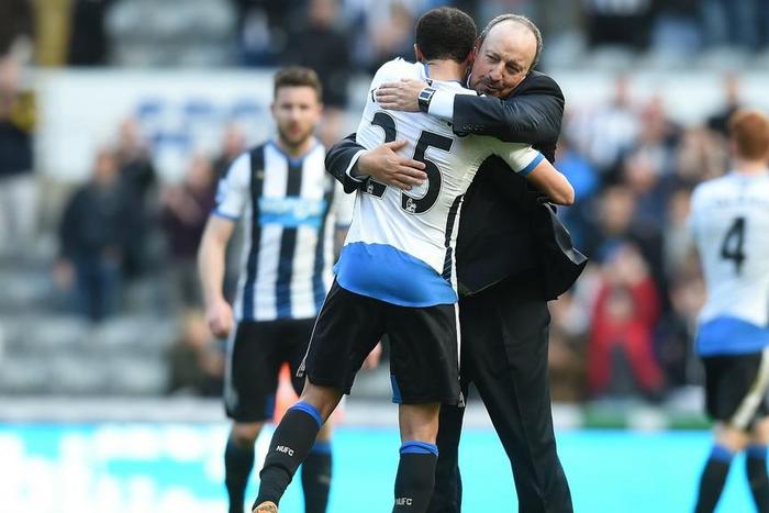 ___4981162___https:______static.pulse.com.gh___webservice___escenic___binary___4981162___2016___4___30___23___andros-townsend-rafael-benitez-cropped_4jj9fwzulfjj17bcfosyl33kx_1