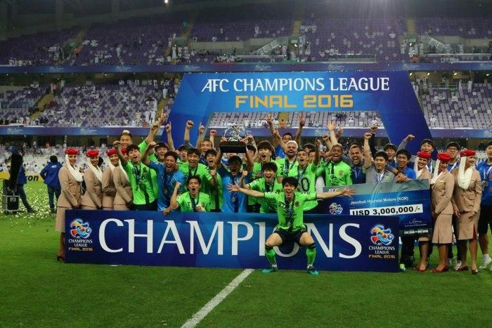 Jeonbuk players celebrate following their AFC Champions League final against between UAE's Al-Ain at the Hazza bin Zayed Stadium in Al-Ain on November 26, 2016