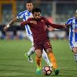 Roma's midfielder Mohamed Salah (C) vies with Pescara's defender Francesco Zampano (R) during the Italian Serie A football match between Pascara and Roma on April 24, 2017