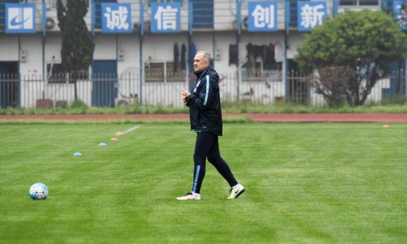 "They have a lot of reasons... to make it very uncomfortable for us," South Korea's head coact Uli Stielike says of Qatar