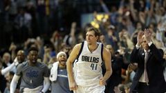 Dirk Nowitzki became only the sixth player in NBA history to reach 30,000 career points with a fadeaway jump shot in the second quarter against the Los Angeles Lakers