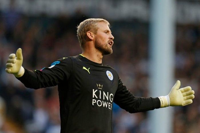 Leicester City goalkeeper Kasper Schmeichel is set to be out of action for up to a month after breaking a bone in his hand