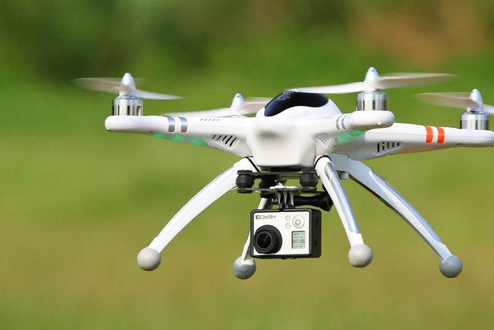 ___5180594___https:______static.pulse.com.gh___webservice___escenic___binary___5180594___2016___6___22___14___Learning-to-Fly-a-Drone