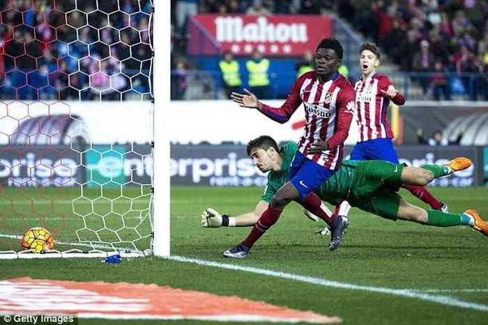 ___6603037___https:______static.pulse.com.gh___webservice___escenic___binary___6603037___2017___4___29___21___2FC08D8D00000578-0-image-a-55-1451778707339_1