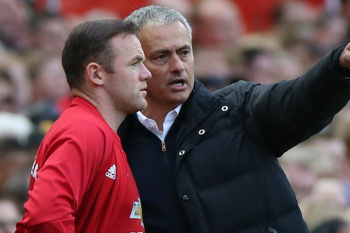 ___5593687___https:______static.pulse.com.gh___webservice___escenic___binary___5593687___2016___10___29___11___rooneymourinho-cropped_149clxlajhbxc1fdz4uab7l1wa