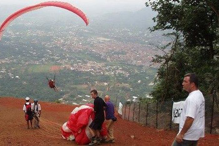 ___6439619___https:______static.pulse.com.gh___webservice___escenic___binary___6439619___2017___3___28___13___Ghana-Paragliding-Festival-620x300
