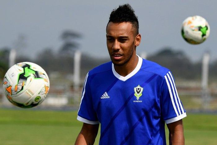 Pierre-Emerick Aubameyang trains with Gabon, hosting the Africa Cup of Nations, in Libreville on January 20, 2017