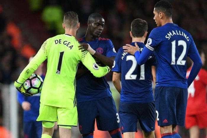 Manchester United's goalkeeper David de Gea (L) is thanked by defender Eric Bailly on October 17, 2016