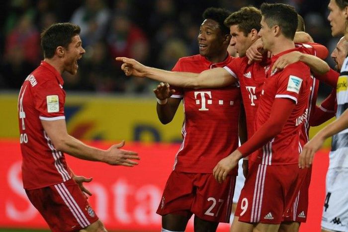 Bayern Munich's midfielder Thomas Mueller and his teammates celebrate during a Bundesliga football match against Borussia Moenchengladbach on March 19, 2017