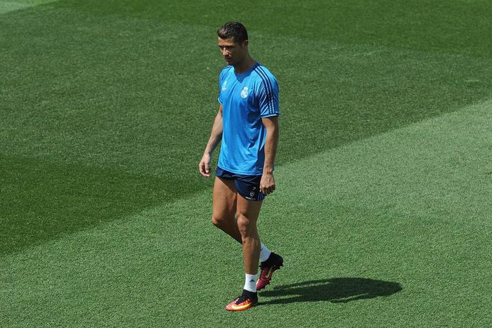 ___5070771___https:______static.pulse.com.gh___webservice___escenic___binary___5070771___2016___5___24___18___cristiano-ronaldo-cropped_1fwguihaq3d1j1769edegvqeed