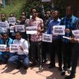 Somalian men protest expensive bride prices