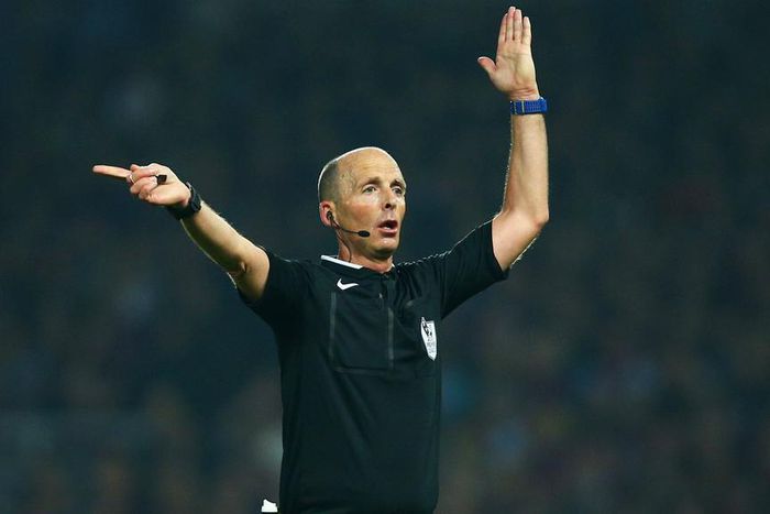 ___5400796___https:______static.pulse.com.gh___webservice___escenic___binary___5400796___2016___8___20___19___mike-dean-cropped_1diog5aqbbmrp1boelij155ag9