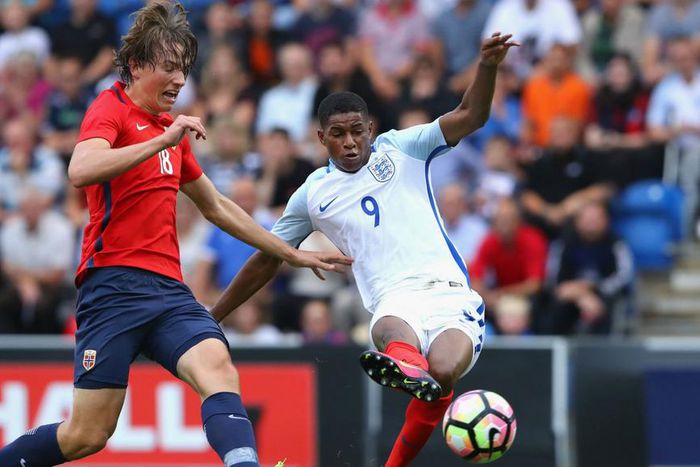 ___5464045___https:______static.pulse.com.gh___webservice___escenic___binary___5464045___2016___9___7___14___rashford-cropped_1g5wpv19y63jh1ayv3hx5y4udw