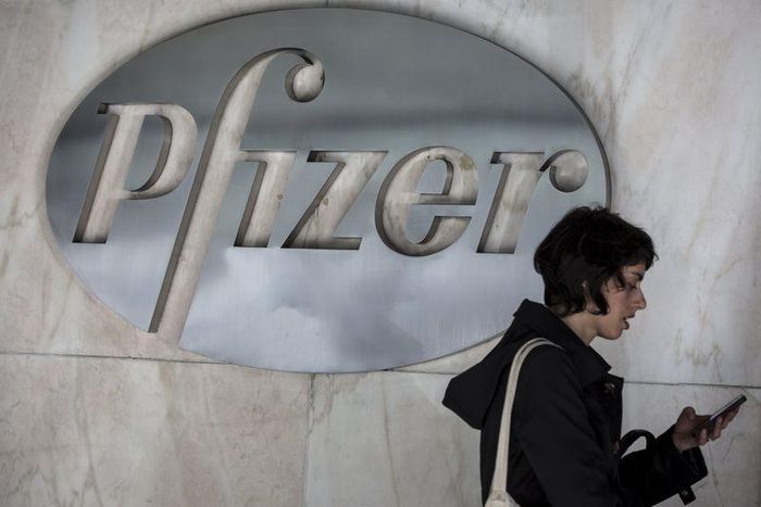 The Pfizer logo is pictured at their building in the Manhattan borough of New York October 29, 2015. REUTERS/Carlo Allegri