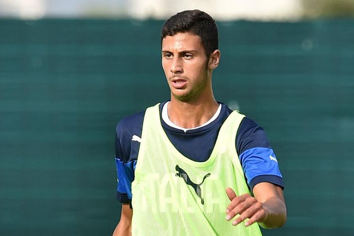 ___5365120___https:______static.pulse.com.gh___webservice___escenic___binary___5365120___2016___8___10___20___rolandomandragora-cropped_1pyn665fprgzp1u4z3jxk66ojr_2