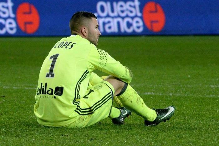 Lyon's French-Portuguese goalkeeper Anthony Lopes reacts at the end of the French Ligue 1 football match between Guingamp and Lyon on February 11, 2017 at the Roudourou stadium in Guingamp, western France