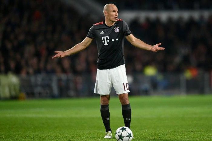 Bayern Munich's Arjen Robben says that despite making the Champions League's knock-out phase the team's performance must improve and that it lacks conviction