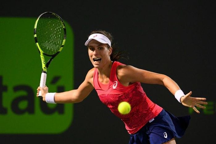 Johanna Konta of Great Britain returns the ball during the semifinals match against Venus Williams on day 11 of the Miami Open at the Crandon Park Tennis Center on March 30, 2017 in Key Biscayne, Florida