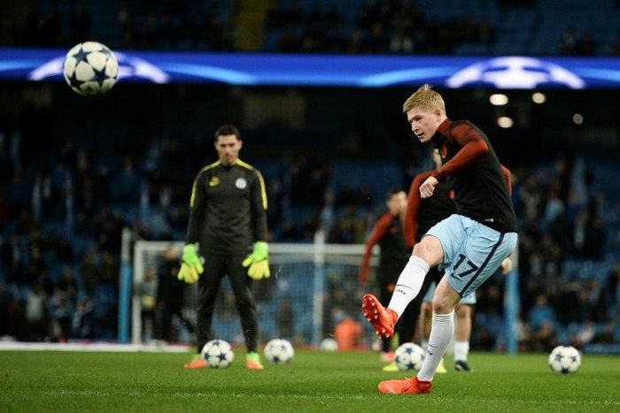 Manchester City's Kevin De Bruyne warms up ahead of their UEFA Champions League round of 16 1st leg match against Monaco, at the Etihad Stadium in Manchester, on February 21, 2017