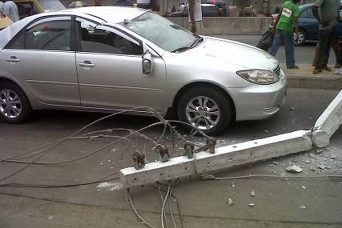 Fallen electronic pole