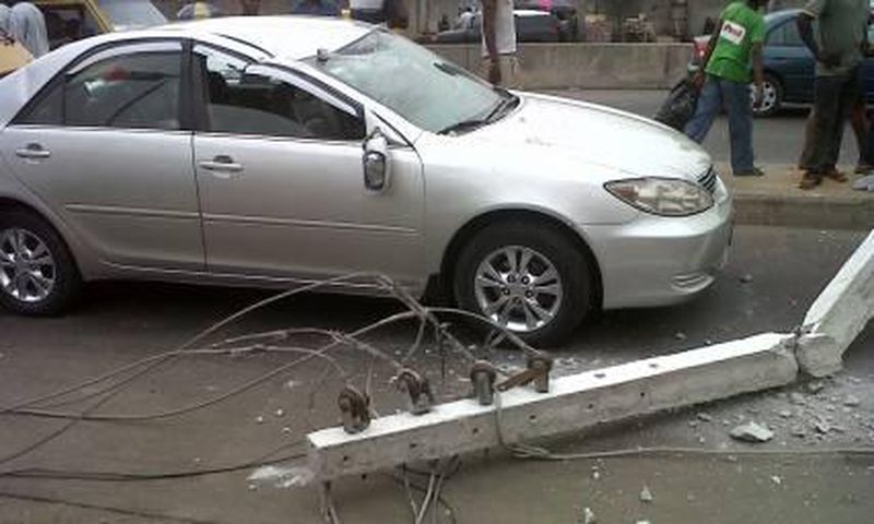 Fallen electronic pole